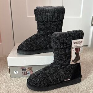 New Muk Luks Black/Gray Knit Boots Size 7
